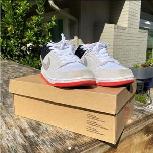 Nike SB dunk low infrared